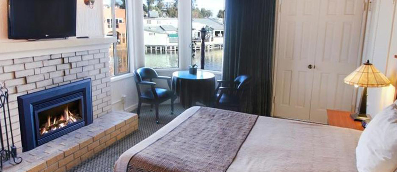 ENJOY SPACIOUS AND WELL APPOINTED GUEST ROOMS FOR AN IDEAL STAY