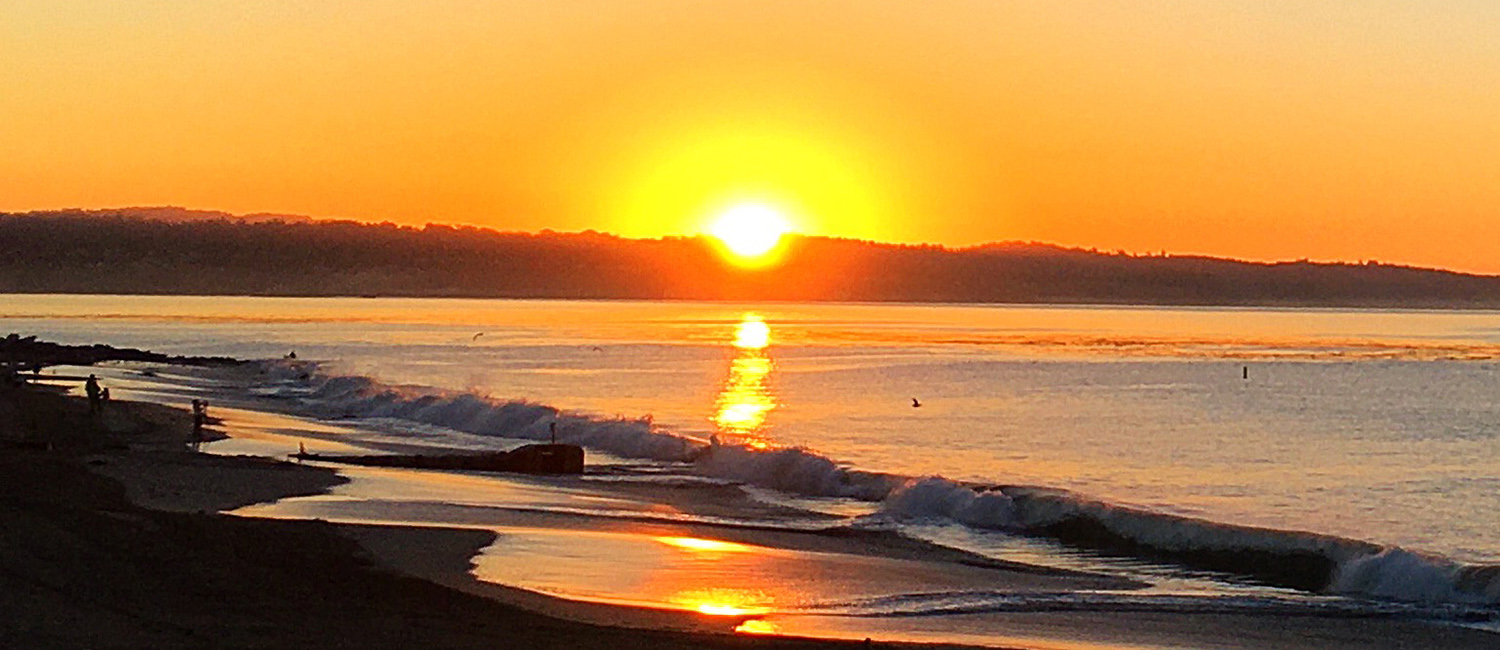 STAY CONVENIENTLY CLOSE TO THE SANTA CRUZ BEACH BOARDWALK